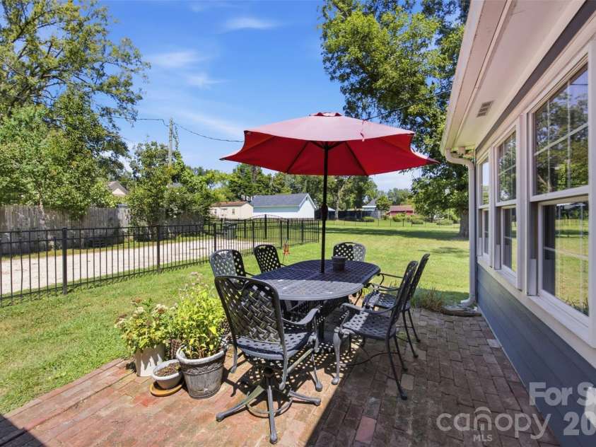 211 Jefferson Street, York, SC 29745.  MLS# CAR4419991, YatesRealty ID 48770. 