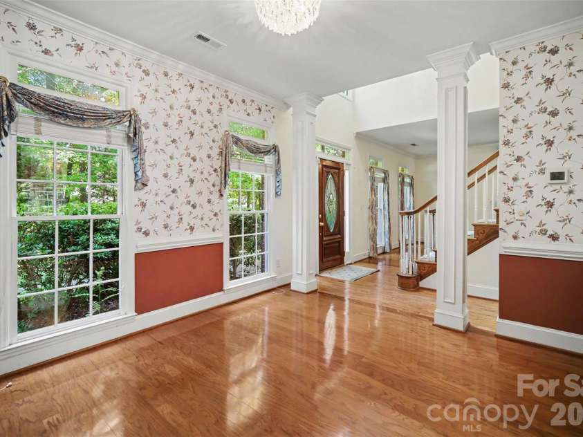 8805 Crosstimbers Drive, Charlotte, NC 28215.  MLS# CAR4418067, YatesRealty ID 48773. 