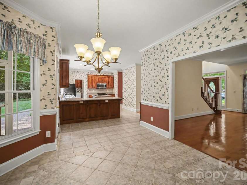 8805 Crosstimbers Drive, Charlotte, NC 28215.  MLS# CAR4418067, YatesRealty ID 48773. 