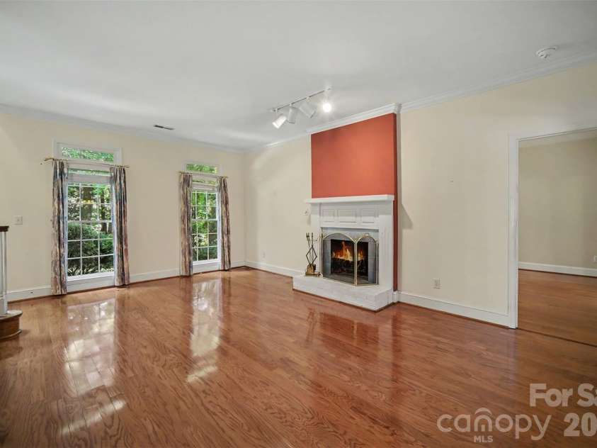 8805 Crosstimbers Drive, Charlotte, NC 28215.  MLS# CAR4418067, YatesRealty ID 48773. 