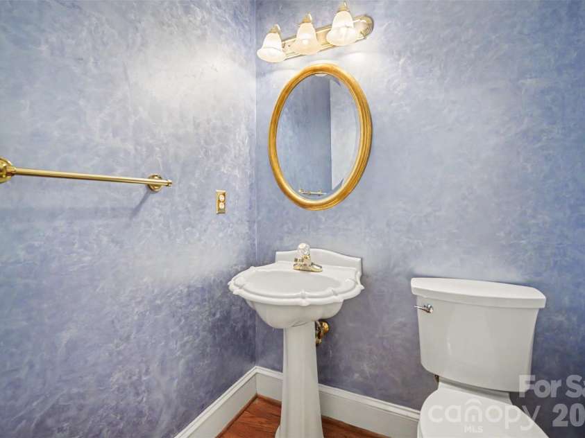8805 Crosstimbers Drive, Charlotte, NC 28215.  MLS# CAR4418067, YatesRealty ID 48773. 