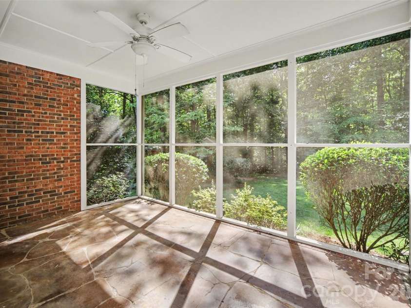 8805 Crosstimbers Drive, Charlotte, NC 28215.  MLS# CAR4418067, YatesRealty ID 48773. 
