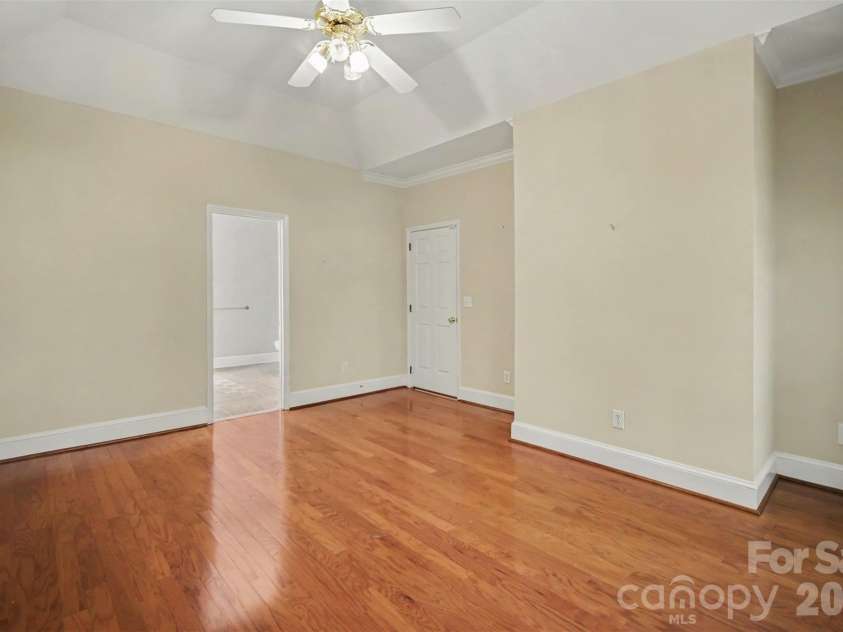 8805 Crosstimbers Drive, Charlotte, NC 28215.  MLS# CAR4418067, YatesRealty ID 48773. 