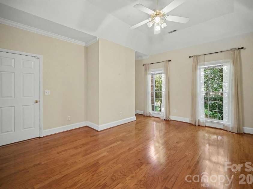 8805 Crosstimbers Drive, Charlotte, NC 28215.  MLS# CAR4418067, YatesRealty ID 48773. 