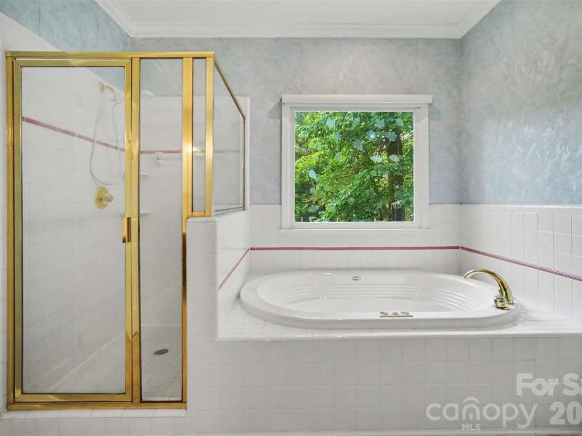 8805 Crosstimbers Drive, Charlotte, NC 28215.  MLS# CAR4418067, YatesRealty ID 48773. 