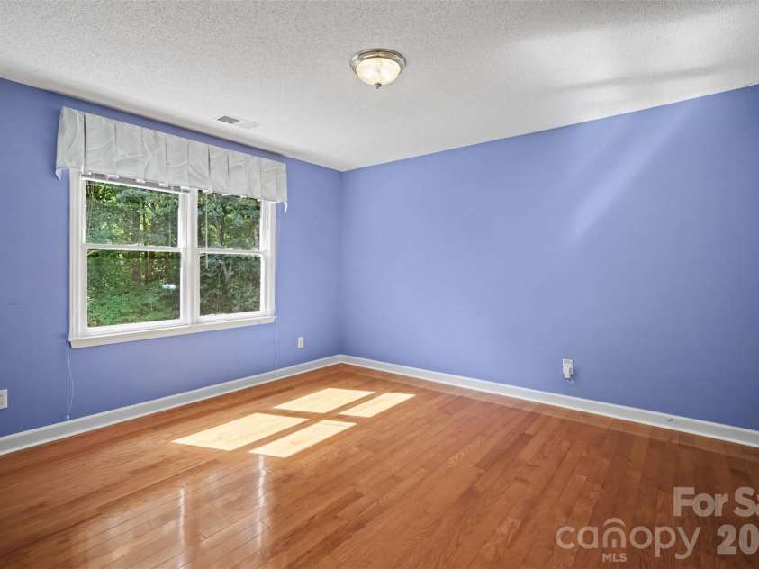 8805 Crosstimbers Drive, Charlotte, NC 28215.  MLS# CAR4418067, YatesRealty ID 48773. 