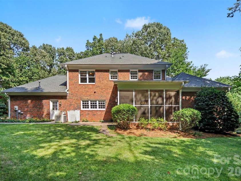 8805 Crosstimbers Drive, Charlotte, NC 28215.  MLS# CAR4418067, YatesRealty ID 48773. 