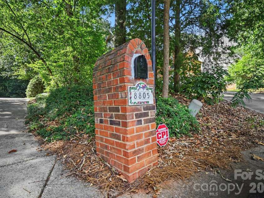 8805 Crosstimbers Drive, Charlotte, NC 28215.  MLS# CAR4418067, YatesRealty ID 48773. 