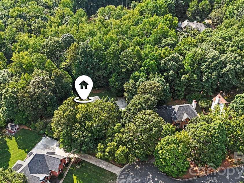 8805 Crosstimbers Drive, Charlotte, NC 28215.  MLS# CAR4418067, YatesRealty ID 48773. 