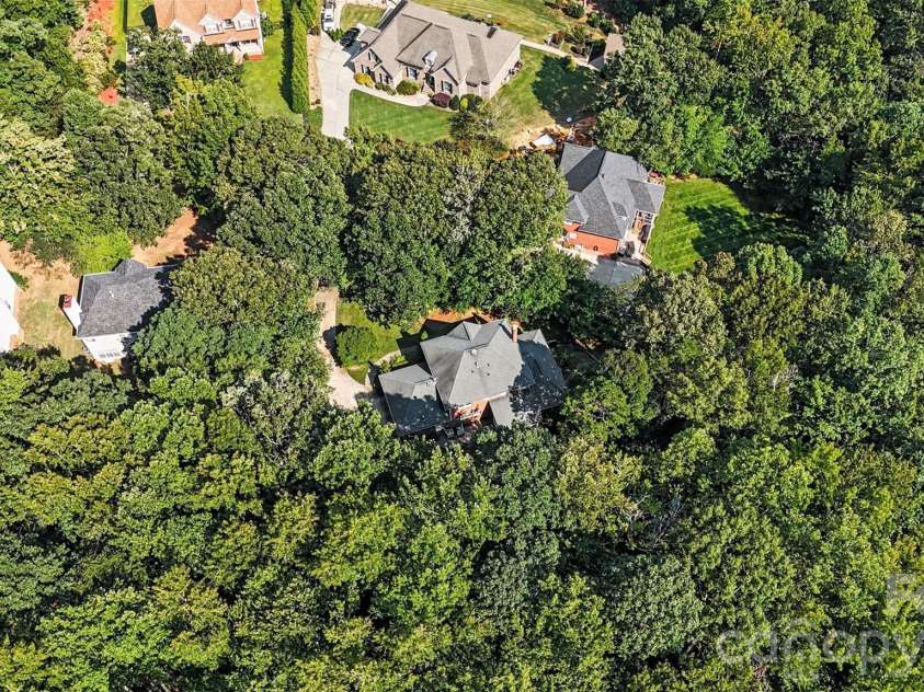 8805 Crosstimbers Drive, Charlotte, NC 28215.  MLS# CAR4418067, YatesRealty ID 48773. 