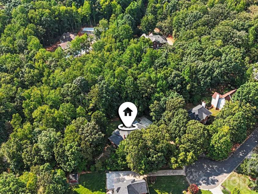 8805 Crosstimbers Drive, Charlotte, NC 28215.  MLS# CAR4418067, YatesRealty ID 48773. 