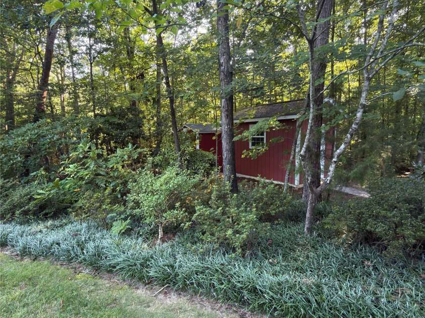 8805 Crosstimbers Drive, Charlotte, NC 28215.  MLS# CAR4418067, YatesRealty ID 48773. 