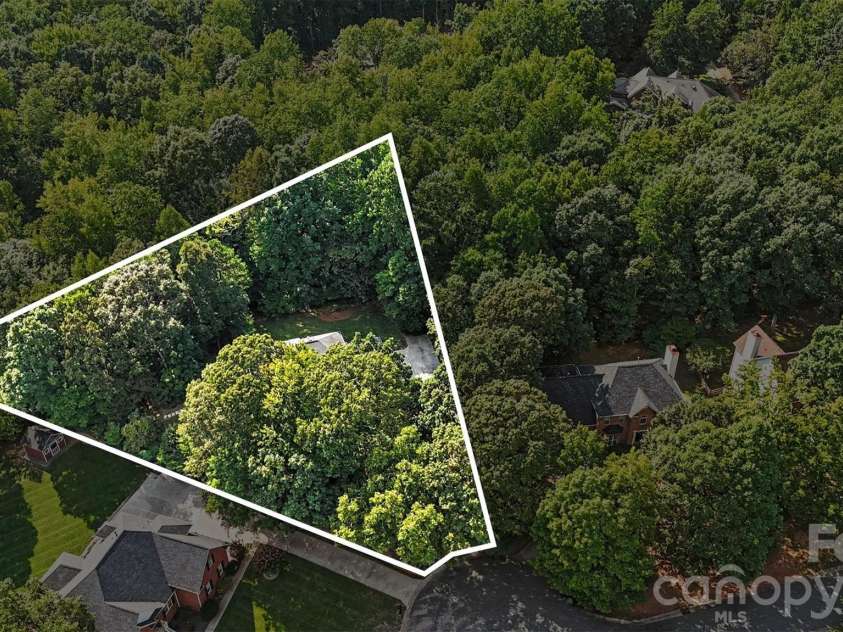 8805 Crosstimbers Drive, Charlotte, NC 28215.  MLS# CAR4418067, YatesRealty ID 48773. 
