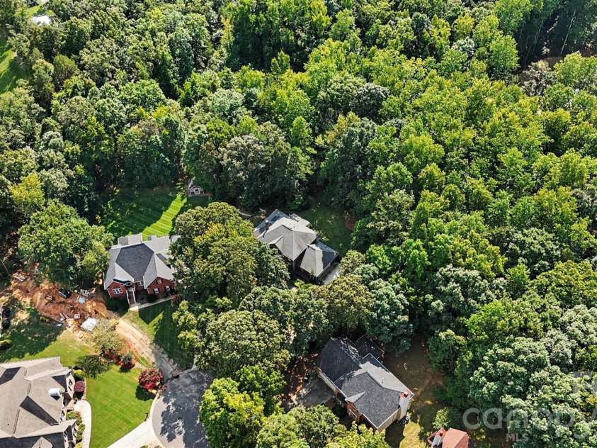 8805 Crosstimbers Drive, Charlotte, NC 28215.  MLS# CAR4418067, YatesRealty ID 48773. 