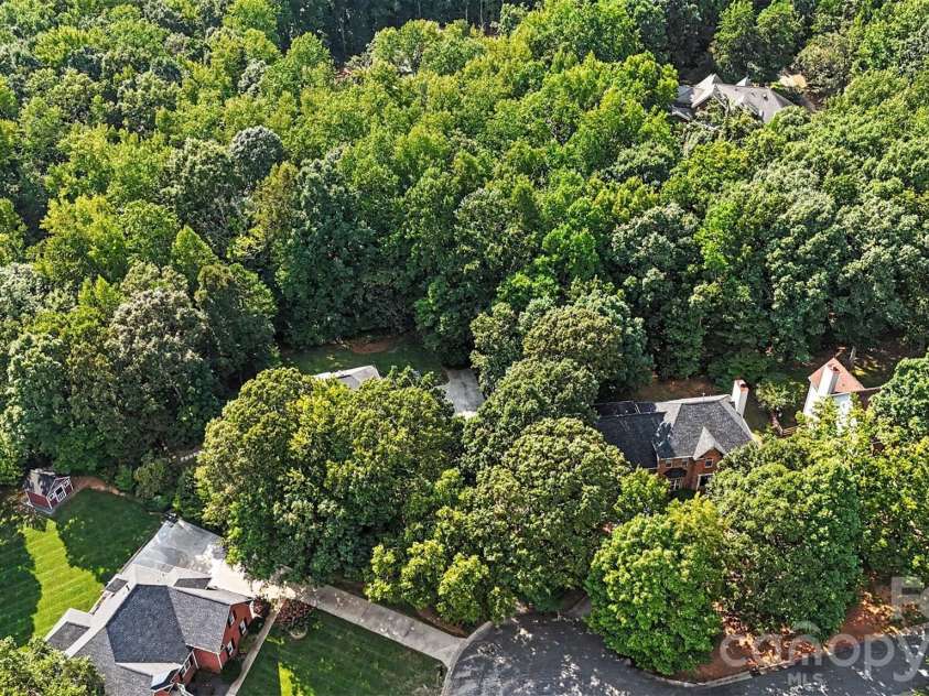 8805 Crosstimbers Drive, Charlotte, NC 28215.  MLS# CAR4418067, YatesRealty ID 48773. 