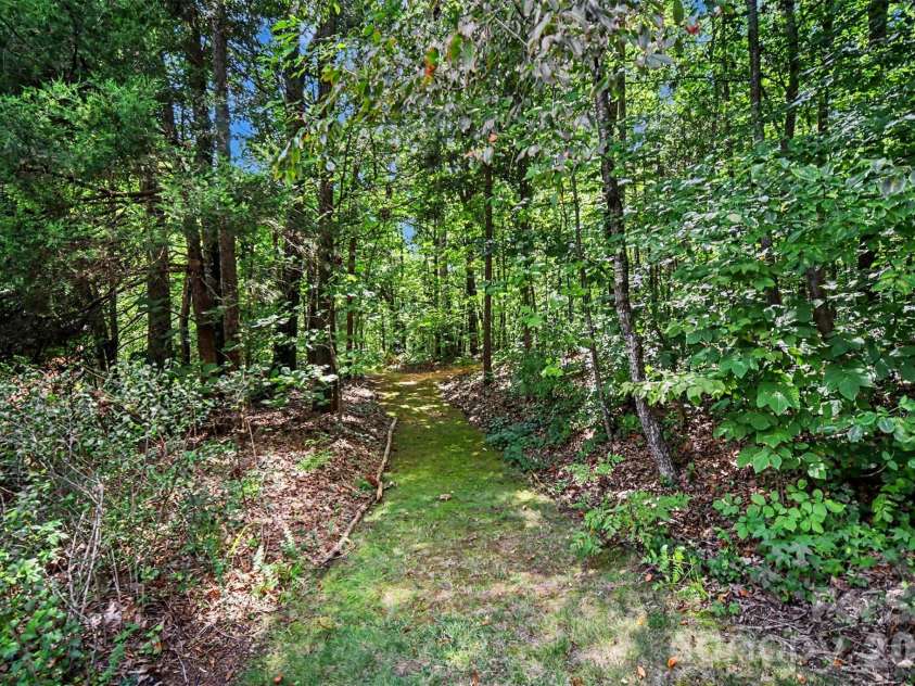 8805 Crosstimbers Drive, Charlotte, NC 28215.  MLS# CAR4418067, YatesRealty ID 48773. 