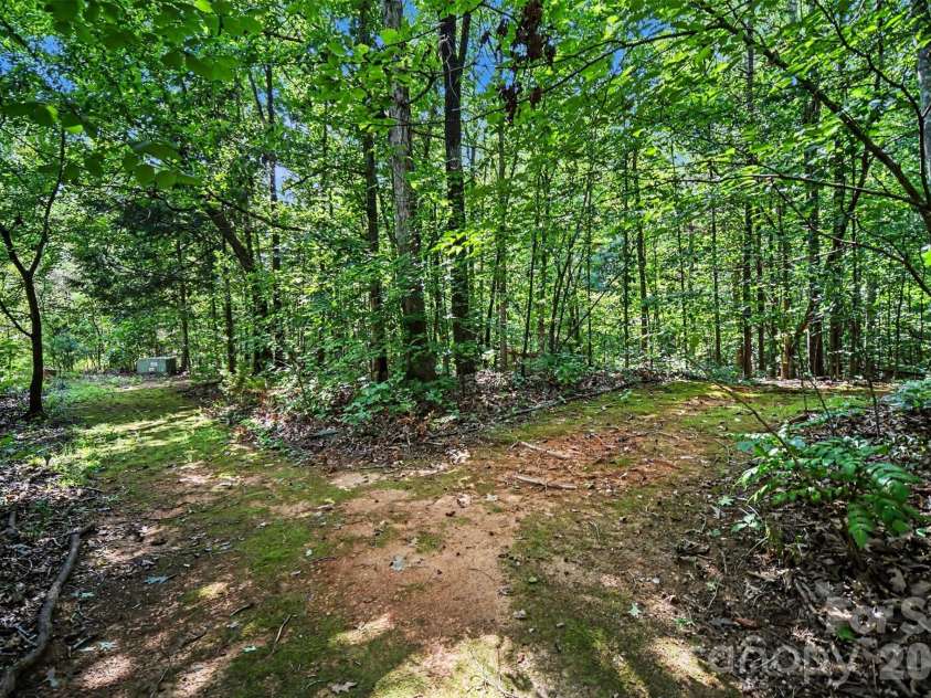 8805 Crosstimbers Drive, Charlotte, NC 28215.  MLS# CAR4418067, YatesRealty ID 48773. 