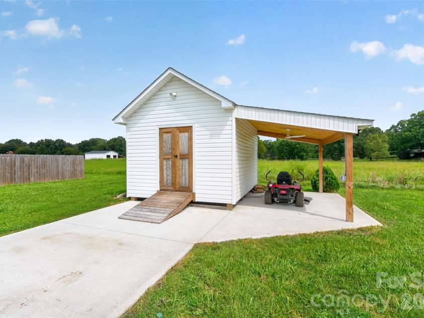 901 Hasty Road, Marshville, NC 28103.  MLS# CAR4418838, YatesRealty ID 48775. 