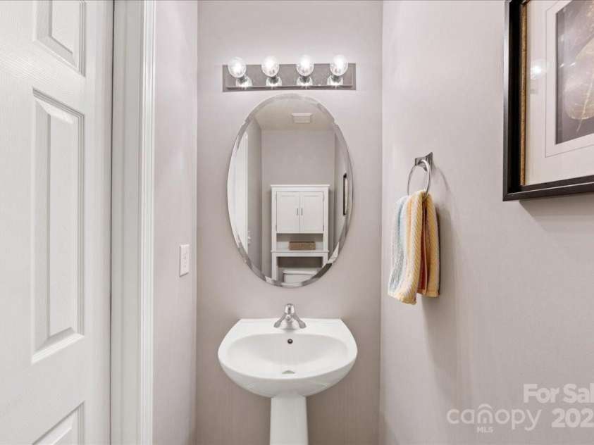 813 Rock Lake Glen, Fort Mill, SC 29715.  MLS# CAR4318917, YatesRealty ID 48778. 