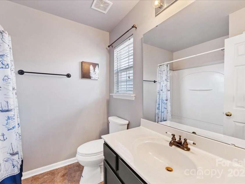 813 Rock Lake Glen, Fort Mill, SC 29715.  MLS# CAR4318917, YatesRealty ID 48778. 