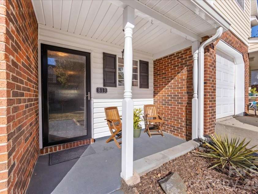813 Rock Lake Glen, Fort Mill, SC 29715.  MLS# CAR4318917, YatesRealty ID 48778. Covered front porch