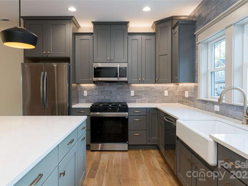 30 Acona Lane, Asheville, NC 28803.  MLS# CAR4312370, YatesRealty ID 4878. 