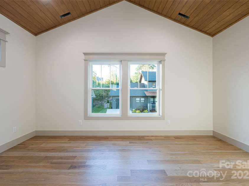 30 Acona Lane, Asheville, NC 28803.  MLS# CAR4312370, YatesRealty ID 4878. 