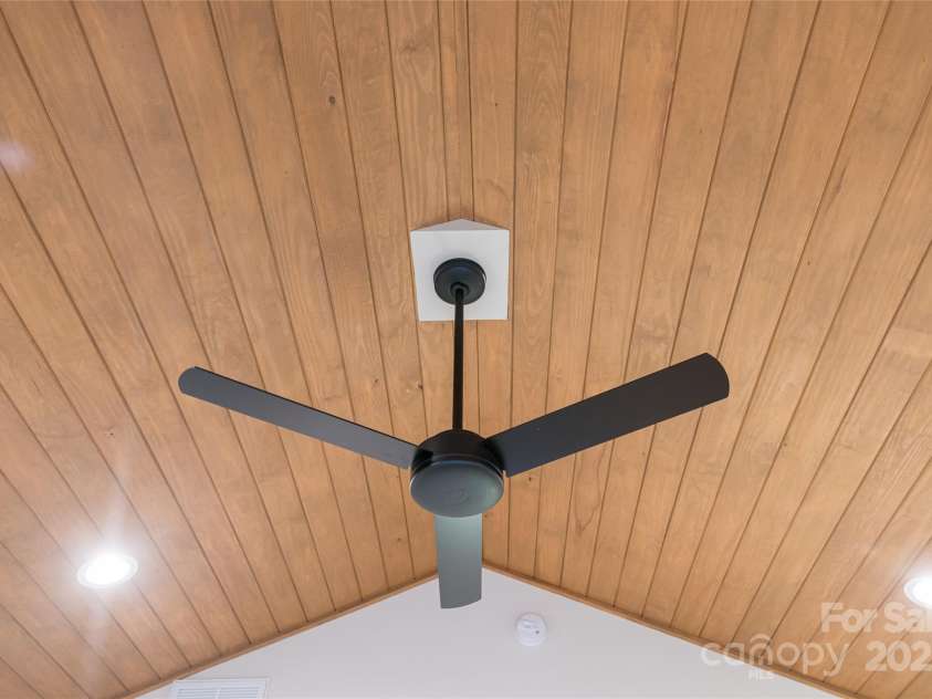 30 Acona Lane, Asheville, NC 28803.  MLS# CAR4312370, YatesRealty ID 4878. 