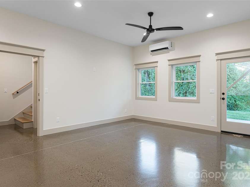 30 Acona Lane, Asheville, NC 28803.  MLS# CAR4312370, YatesRealty ID 4878. 