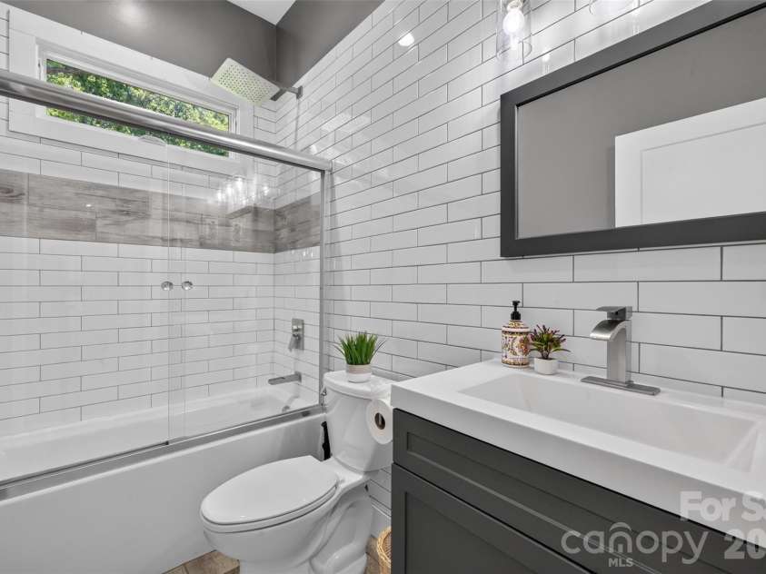 7342 Milan Drive, Huntersville, NC 28078.  MLS# CAR4418830, YatesRealty ID 48780. 2nd Full Bath