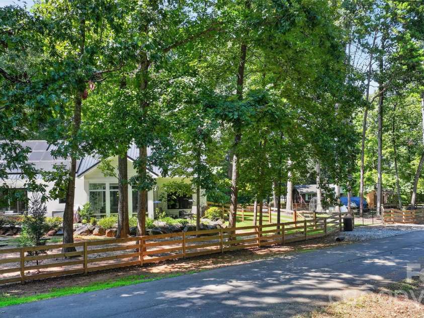7342 Milan Drive, Huntersville, NC 28078.  MLS# CAR4418830, YatesRealty ID 48780. 