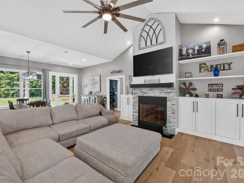 7342 Milan Drive, Huntersville, NC 28078.  MLS# CAR4418830, YatesRealty ID 48780. 