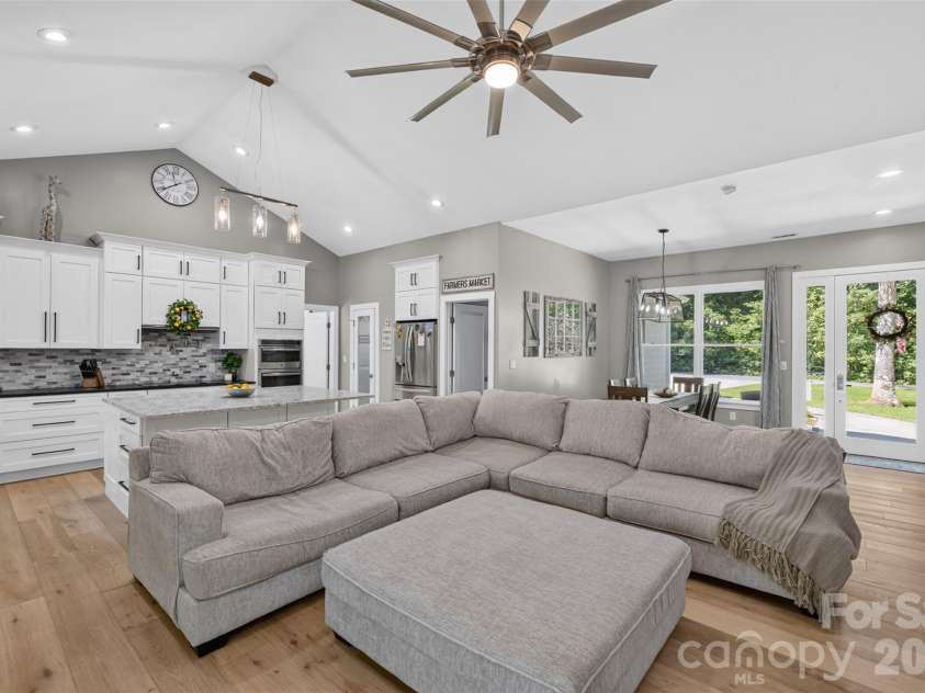 7342 Milan Drive, Huntersville, NC 28078.  MLS# CAR4418830, YatesRealty ID 48780. 
