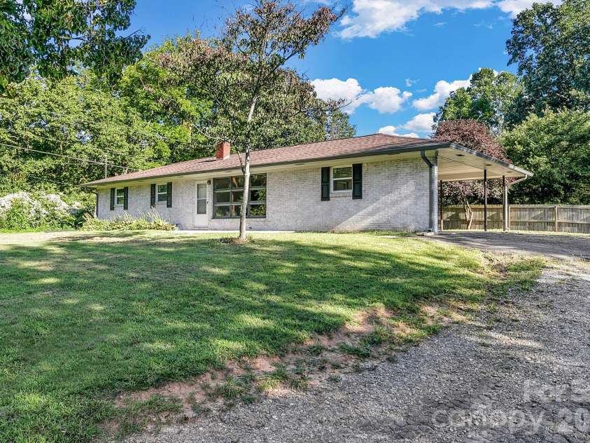 25 Hickory Tree Road, Asheville, NC 28805.  MLS# CAR4418920, YatesRealty ID 48783. 