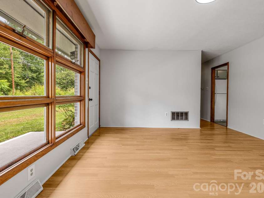 25 Hickory Tree Road, Asheville, NC 28805.  MLS# CAR4418920, YatesRealty ID 48783. 
