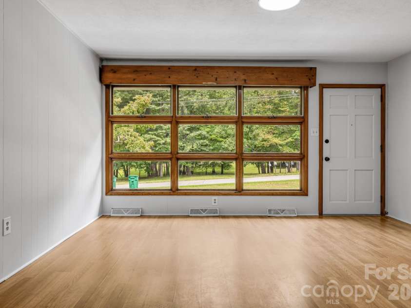 25 Hickory Tree Road, Asheville, NC 28805.  MLS# CAR4418920, YatesRealty ID 48783. 