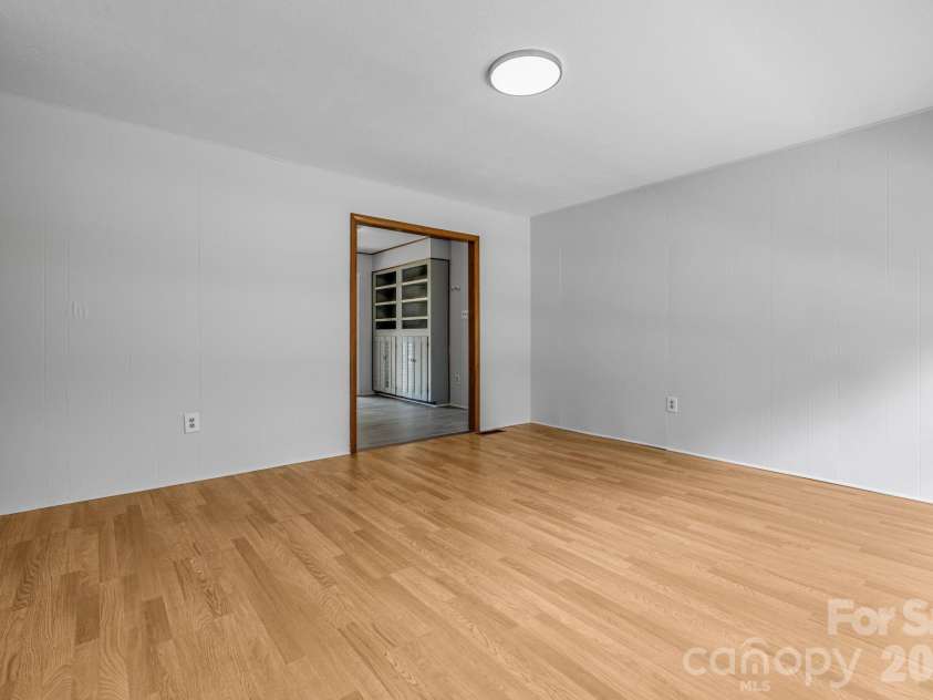 25 Hickory Tree Road, Asheville, NC 28805.  MLS# CAR4418920, YatesRealty ID 48783. 