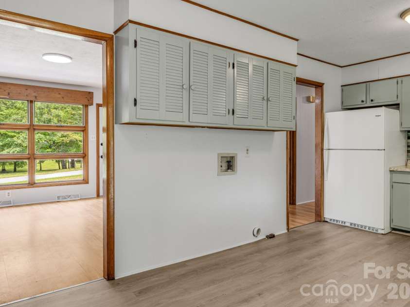 25 Hickory Tree Road, Asheville, NC 28805.  MLS# CAR4418920, YatesRealty ID 48783. 
