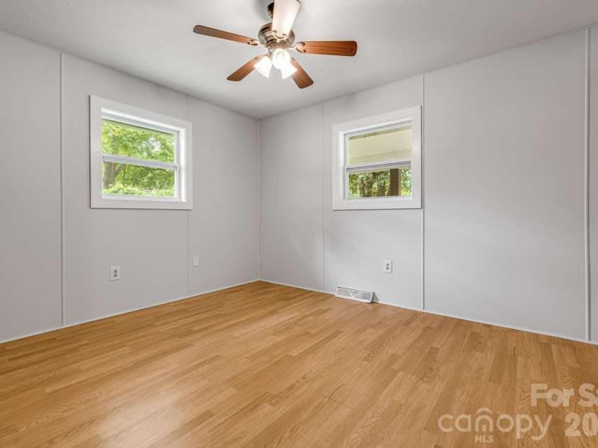 25 Hickory Tree Road, Asheville, NC 28805.  MLS# CAR4418920, YatesRealty ID 48783. 