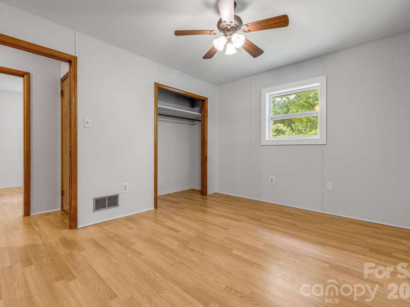 25 Hickory Tree Road, Asheville, NC 28805.  MLS# CAR4418920, YatesRealty ID 48783. 