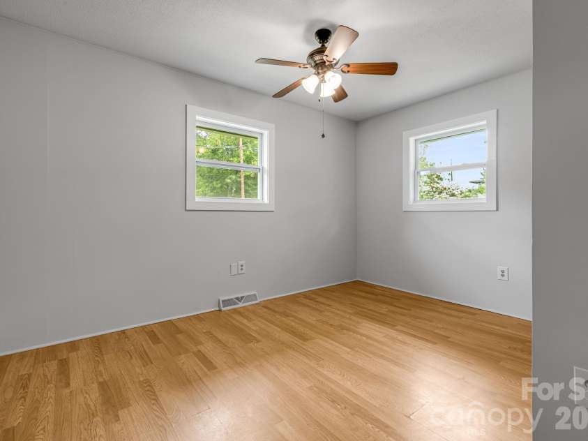 25 Hickory Tree Road, Asheville, NC 28805.  MLS# CAR4418920, YatesRealty ID 48783. 