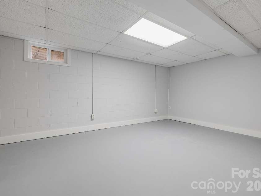 25 Hickory Tree Road, Asheville, NC 28805.  MLS# CAR4418920, YatesRealty ID 48783. 