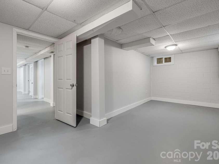 25 Hickory Tree Road, Asheville, NC 28805.  MLS# CAR4418920, YatesRealty ID 48783. 