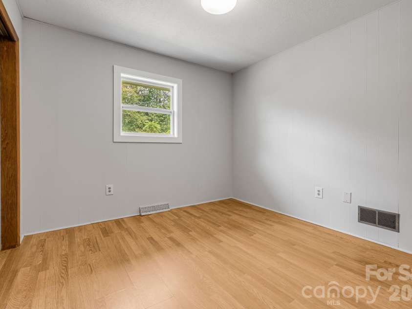 25 Hickory Tree Road, Asheville, NC 28805.  MLS# CAR4418920, YatesRealty ID 48783. Bedroom