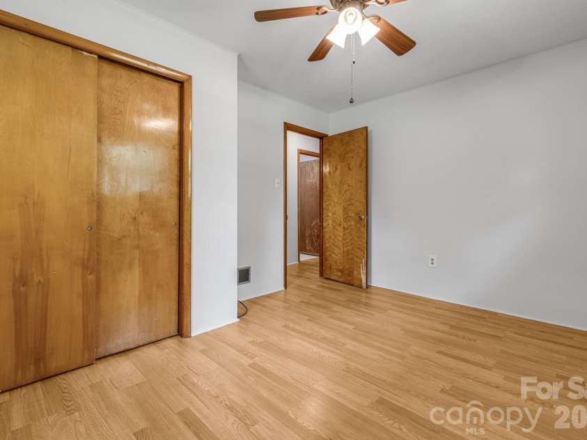 25 Hickory Tree Road, Asheville, NC 28805.  MLS# CAR4418920, YatesRealty ID 48783. Bedroom