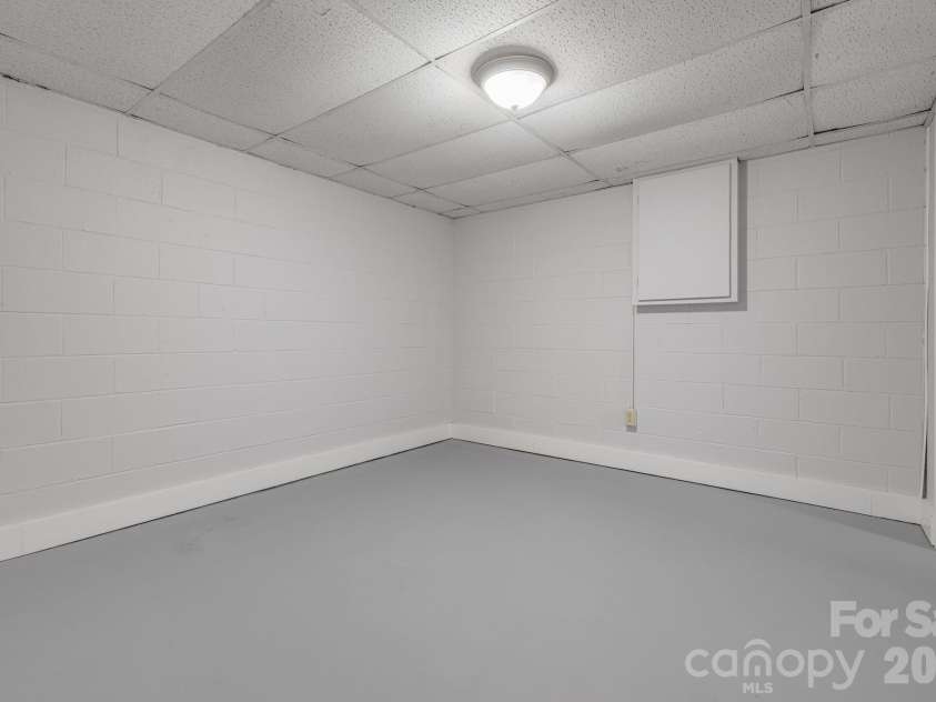25 Hickory Tree Road, Asheville, NC 28805.  MLS# CAR4418920, YatesRealty ID 48783. Bonus room