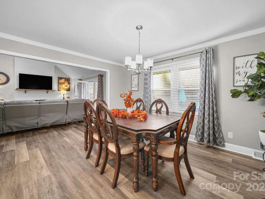 4724 Weddington Matthews Road, Matthews, NC 28104.  MLS# CAR4317216, YatesRealty ID 48786. 