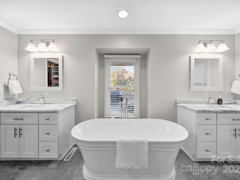 4724 Weddington Matthews Road, Matthews, NC 28104.  MLS# CAR4317216, YatesRealty ID 48786. 