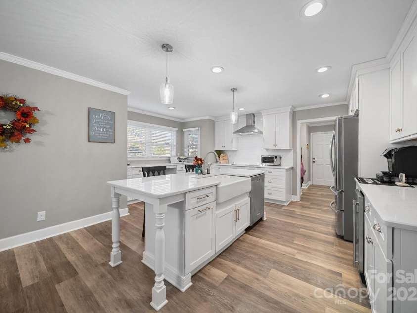 4724 Weddington Matthews Road, Matthews, NC 28104.  MLS# CAR4317216, YatesRealty ID 48786. 