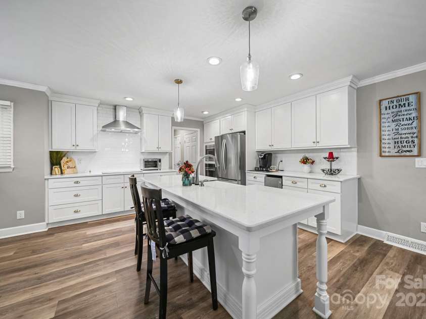 4724 Weddington Matthews Road, Matthews, NC 28104.  MLS# CAR4317216, YatesRealty ID 48786. 